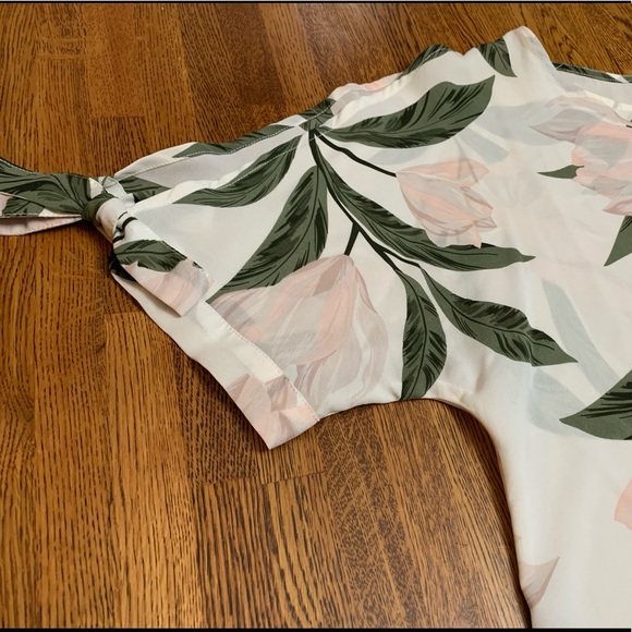 size large cold shoulder blouse worn once - Picture 3 of 3